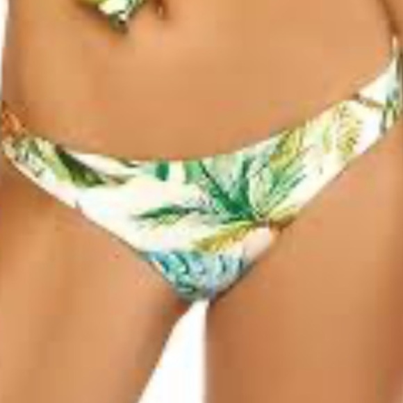 PilyQ Tulum Reversible Basic Ruched Teeny Bottom - Picture 1 of 12